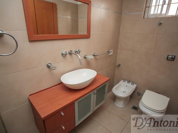 Piso exclusivo en Caballito: 4 ambientes, suite, cochera S.U.M. con parrilla y gran balcón