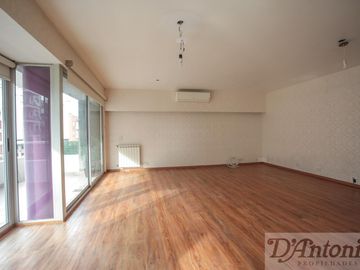 Piso exclusivo en Caballito: 4 ambientes, suite, cochera S.U.M. con parrilla y gran balcón