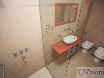 Piso exclusivo en Caballito: 4 ambientes, suite, cochera S.U.M. con parrilla y gran balcón