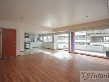 Piso exclusivo en Caballito: 4 ambientes, suite, cochera S.U.M. con parrilla y gran balcón