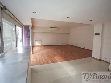 Piso exclusivo en Caballito: 4 ambientes, suite, cochera S.U.M. con parrilla y gran balcón