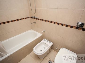 Piso exclusivo en Caballito: 4 ambientes, suite, cochera S.U.M. con parrilla y gran balcón