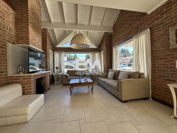 Casa en venta Country Banco Provincia