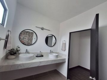Venta de Casas, Fracc. Privado muy cerca del centro.