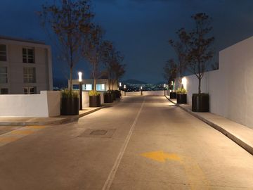 Departamento exterior, bien iluminado cerca de Galerías Atizapán