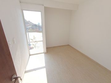 Departamento exterior, bien iluminado cerca de Galerías Atizapán