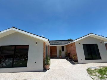 CASA DE 1 PLANTA EN VILLAS DEL MESON, JURIQUILLA, QUERETARO