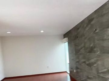 Casa en venta en calle cerrada  con portón eléctrico, de 8 casas, en Avenida La Asunción y Avenida Estado de México, a la vuelta de Portofino.