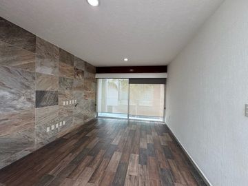 Casa en venta en calle cerrada  con portón eléctrico, de 8 casas, en Avenida La Asunción y Avenida Estado de México, a la vuelta de Portofino.