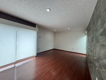Casa en venta en calle cerrada  con portón eléctrico, de 8 casas, en Avenida La Asunción y Avenida Estado de México, a la vuelta de Portofino.