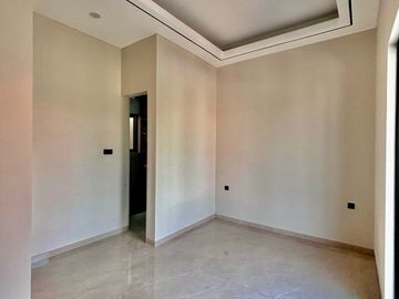 DIJUAL RUMAH INTERNATIONAL VILLAGE CITRALAND 4KT 2LT BARU GRESS DEKAT GWALK