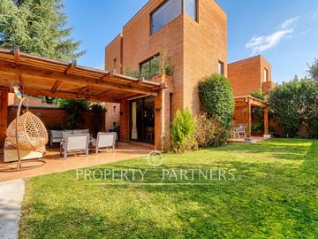 Linda casa en condominio, San Carlos de Apoquindo