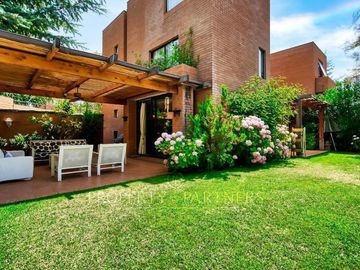 Linda casa en condominio, San Carlos de Apoquindo