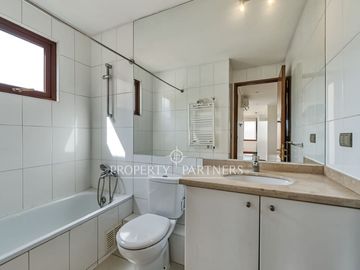 Casa provenzal con quincho y piscina en Casas de Hacienda, Piedra Roja