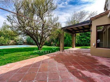 Casa provenzal con quincho y piscina en Casas de Hacienda, Piedra Roja