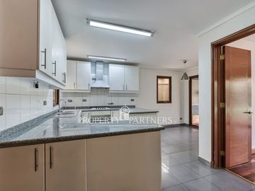 Casa provenzal con quincho y piscina en Casas de Hacienda, Piedra Roja