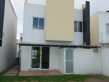 CASA EN RENTA FORESTA METEPEC
