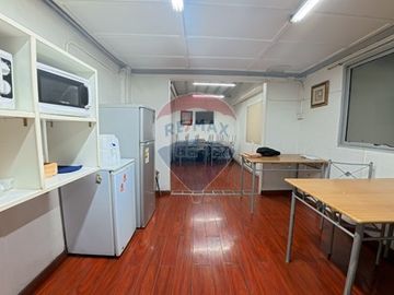 Bodega con Oficina en Recoleta