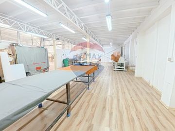 Bodega con Oficina en Recoleta