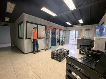 Bodega con Oficina en Recoleta