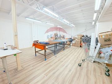 Bodega con Oficina en Recoleta