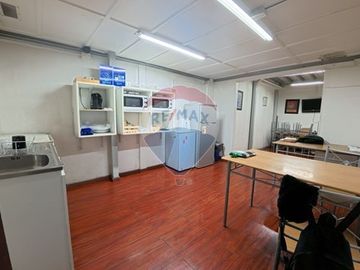 Bodega con Oficina en Recoleta