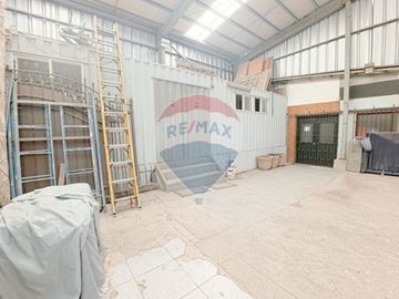 Bodega con Oficina en Recoleta