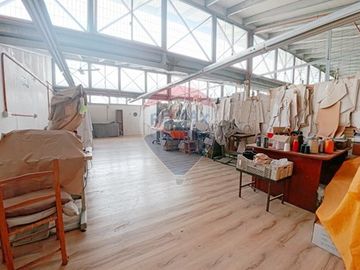 Bodega con Oficina en Recoleta