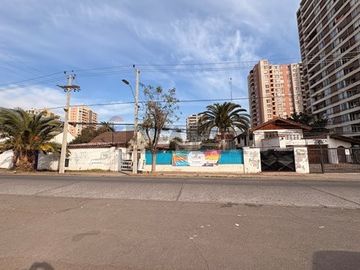 CASA COMERCIAL CON GRAN TERRENO