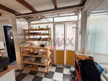 CASA COMERCIAL CON GRAN TERRENO
