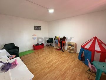 CASA COMERCIAL CON GRAN TERRENO
