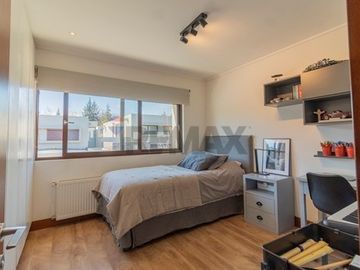 Exclusiva Casa en Condominio, Estoril