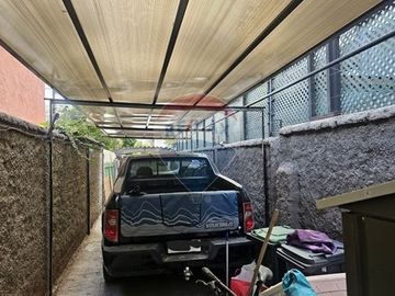 ACOGEDORA CASA RENOVADA; PISCINA; JARDÍN, ÑUÑOA.