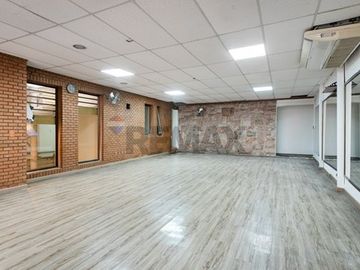Edificio Corporativo/Comercial Metro Manquehue