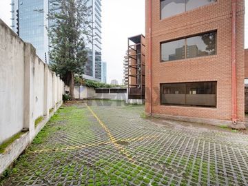 Edificio Corporativo/Comercial Metro Manquehue