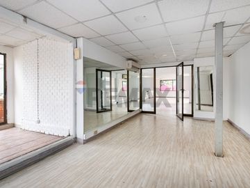Edificio Corporativo/Comercial Metro Manquehue