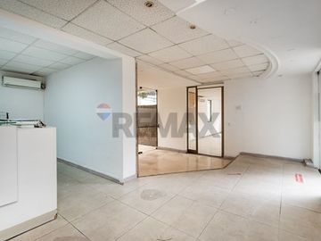 Edificio Corporativo/Comercial Metro Manquehue