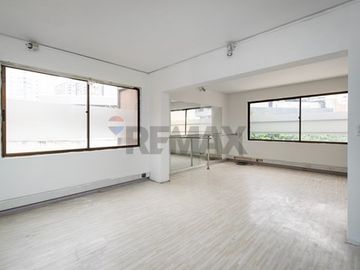 Edificio Corporativo/Comercial Metro Manquehue