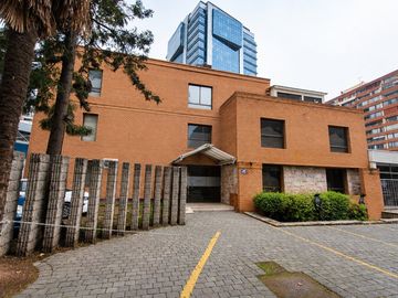 Edificio Corporativo/Comercial Metro Manquehue