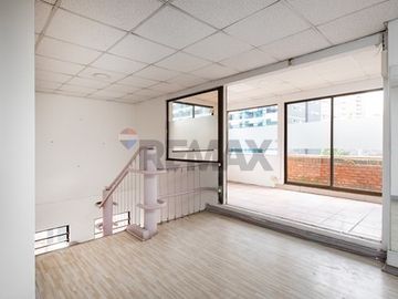 Edificio Corporativo/Comercial Metro Manquehue