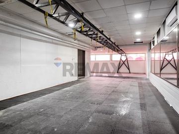 Edificio Corporativo/Comercial Metro Manquehue