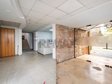 Edificio Corporativo/Comercial Metro Manquehue