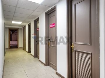 Edificio Corporativo/Comercial Metro Manquehue