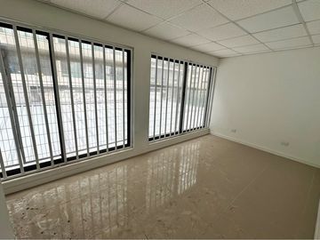 Excelente Local Vitrina 290 mts2 Las Condes
