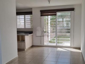 Casa en renta en Cordillera Residencial, internet y mantenimiento incluidos