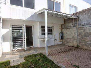 Casa en renta en Cordillera Residencial, internet y mantenimiento incluidos