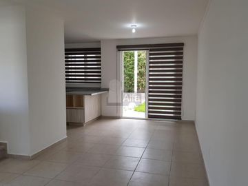 Casa en renta en Cordillera Residencial, internet y mantenimiento incluidos