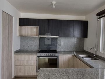 Casa en renta en Cordillera Residencial, internet y mantenimiento incluidos