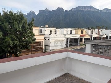 Casa en venta Cerradas de Cumbres, Monterrey, Nuevo León.