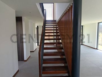 CASA 3 DORMITORIOS POR ESTRENAR EN TUMBACO 286 M²